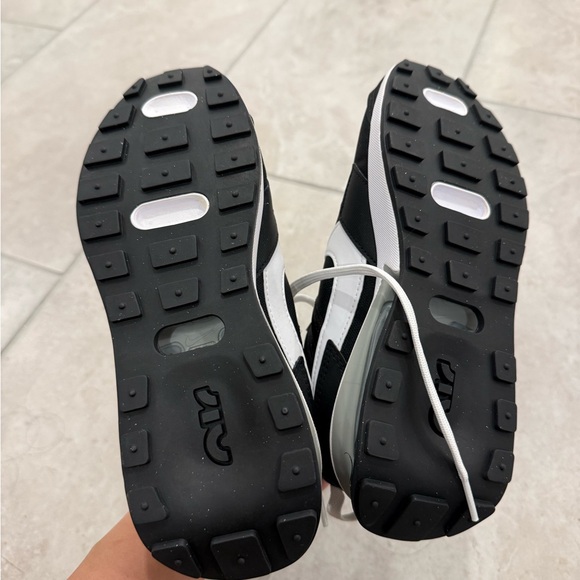 Women’s Nike Air- Max Pre Day in Black/ White - Size 6 - Picture 4 of 6